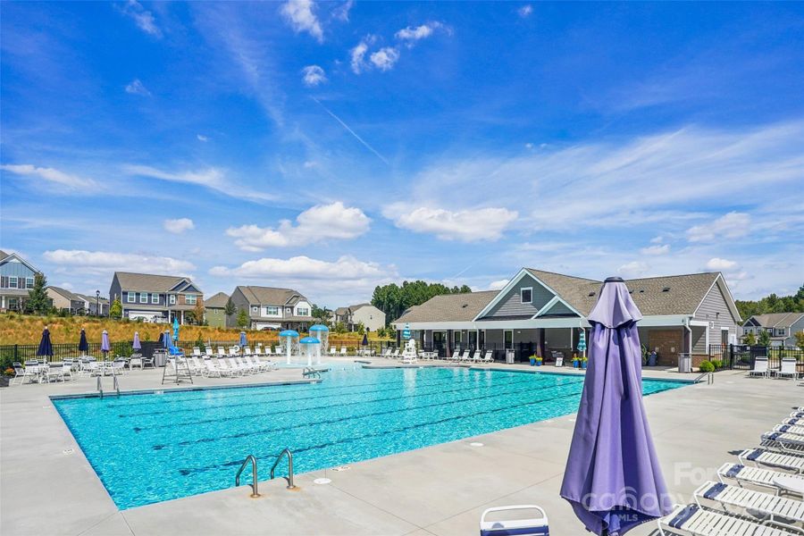 Community amenities in Falls Cove, Troutman (Image 41).