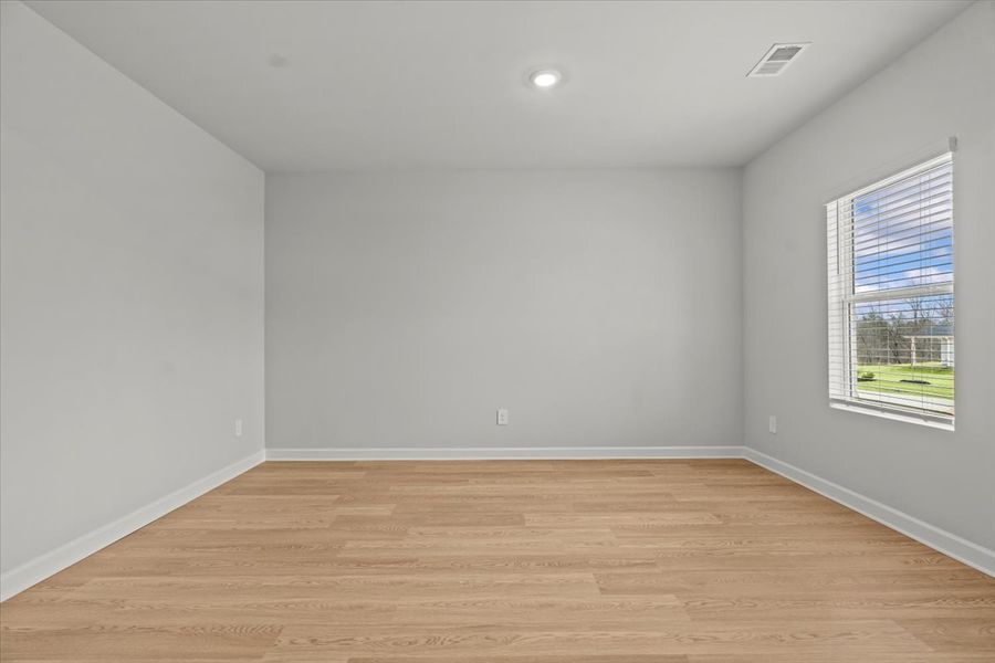 Spacious, unfurnished interior of a new home in Chatham Forest, Duncan (Image 16).
