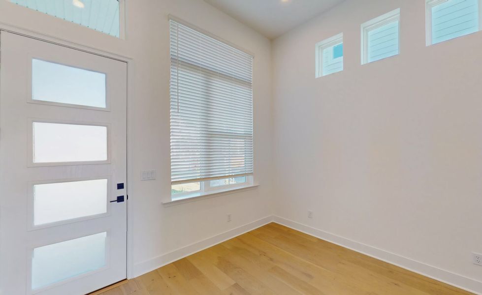 Spacious, unfurnished interior of a new home in Seven Pines, Jacksonville (Image 13).