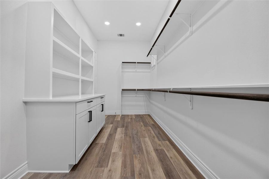 Spacious, unfurnished interior of a new home in , Willis (Image 19).