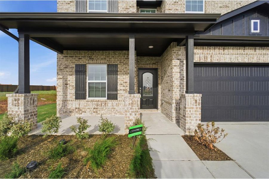 Exterior details and patio area of a home in Saddlebrook Estates, Waxahachie (Image 3).