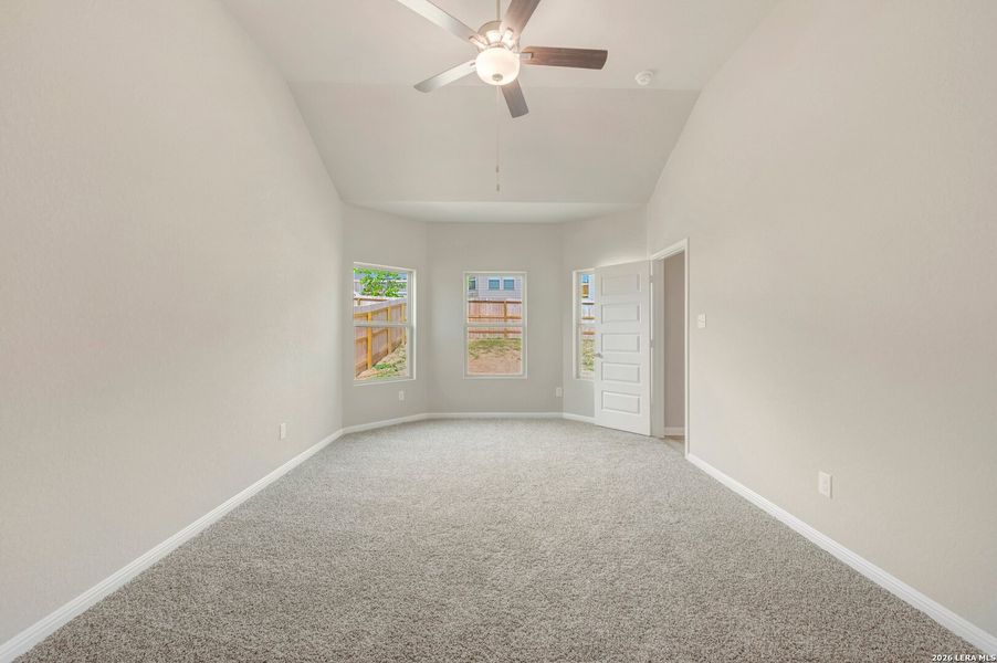 Spacious, unfurnished interior of a new home in Mesquite Ridge, San Antonio (Image 15).
