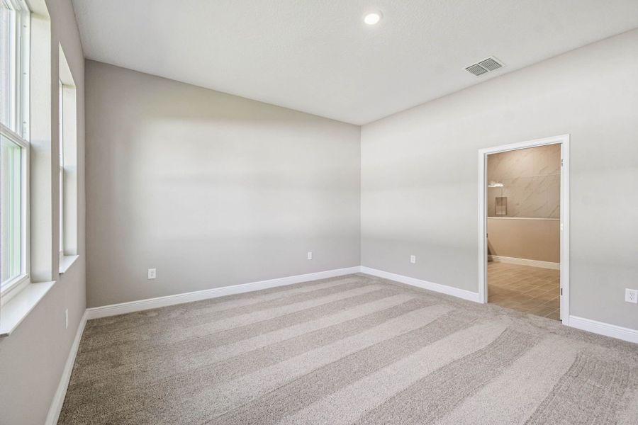 Spacious, unfurnished interior of a new home in Pinecone Reserve, Brooksville (Image 62).