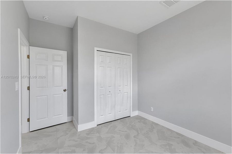 Spacious, unfurnished interior of a new home in , Lehigh Acres (Image 33).