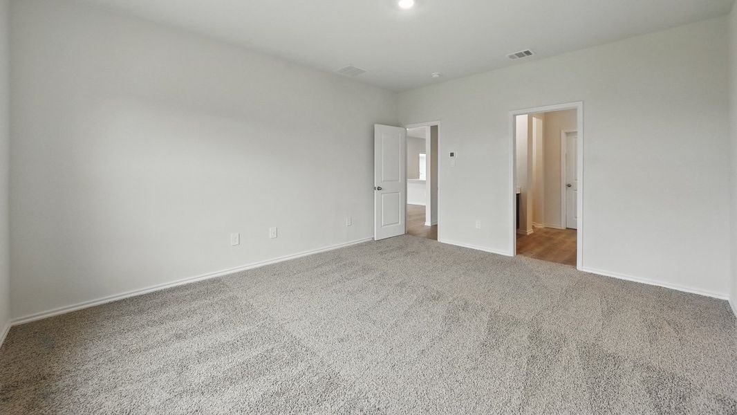 Spacious, unfurnished interior of a new home in Wildcat Ranch, Crandall (Image 17).