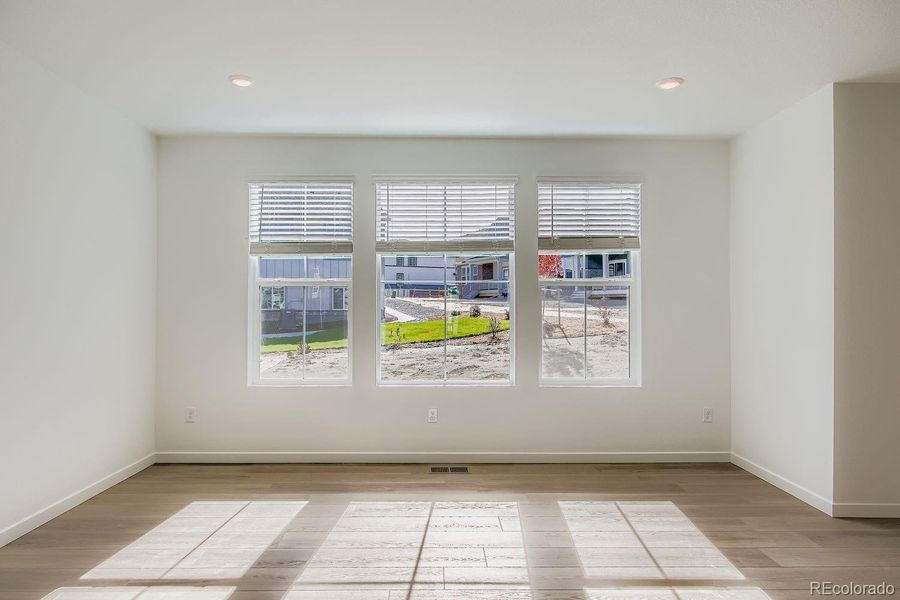 Spacious, unfurnished interior of a new home in Ken-Caryl Ranch: The Pioneer Collection, Littleton (Image 8).