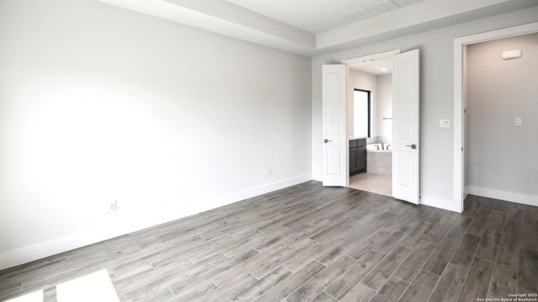 Spacious, unfurnished interior of a new home in Cibolo Valley Heights 65', Cibolo (Image 18).