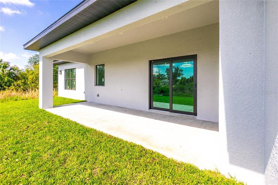 Exterior details and patio area of a home in , Port Charlotte (Image 28).