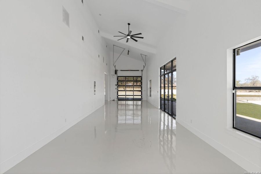 Spacious, unfurnished interior of a new home in , Bulverde (Image 7).