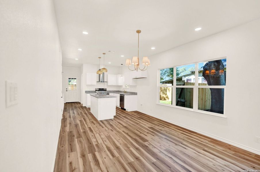 Spacious, unfurnished interior of a new home in , Hondo (Image 28).