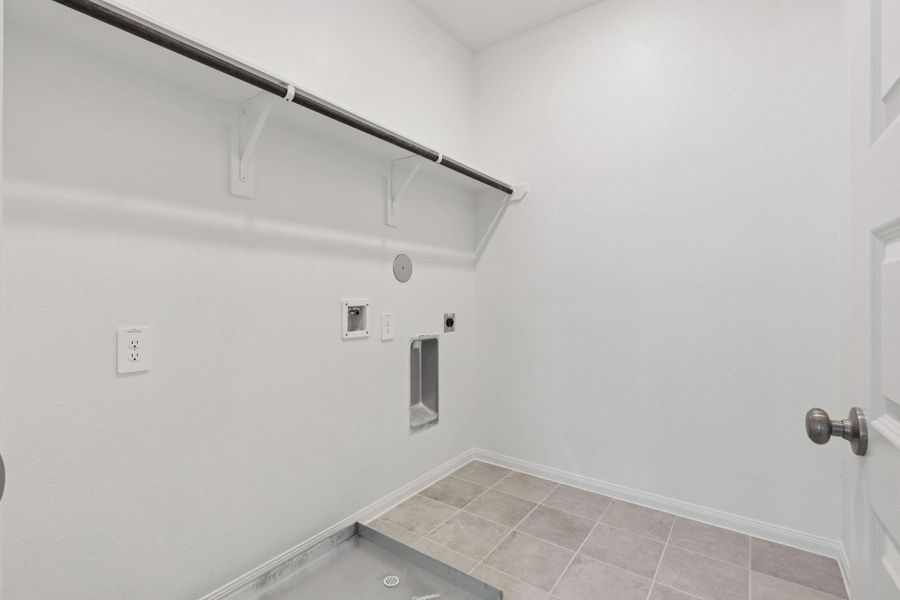 Spacious, unfurnished interior of a new home in Kemah Crossing - Luxe Series, Kemah (Image 15). Spacious, unfurnished interior of a new home in Kemah Crossing - Luxe Series, Kemah (Image 15).