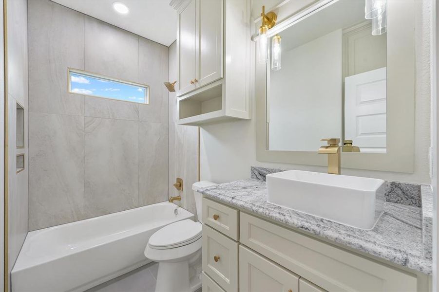 Furnished interior view inside a new home in , Fort Worth (Image 6).