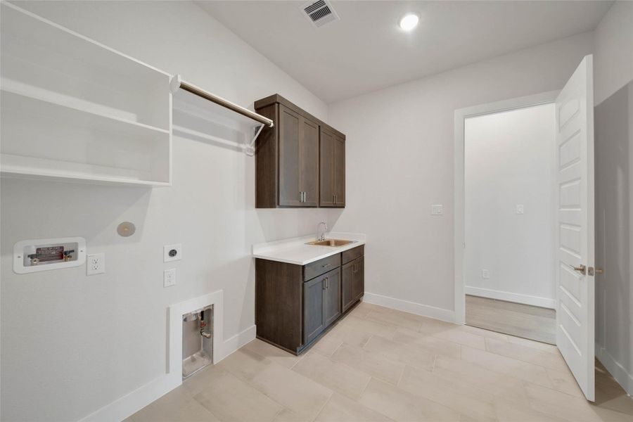 Furnished interior view inside a new home in Magnolia Bend, Rosharon (Image 20).