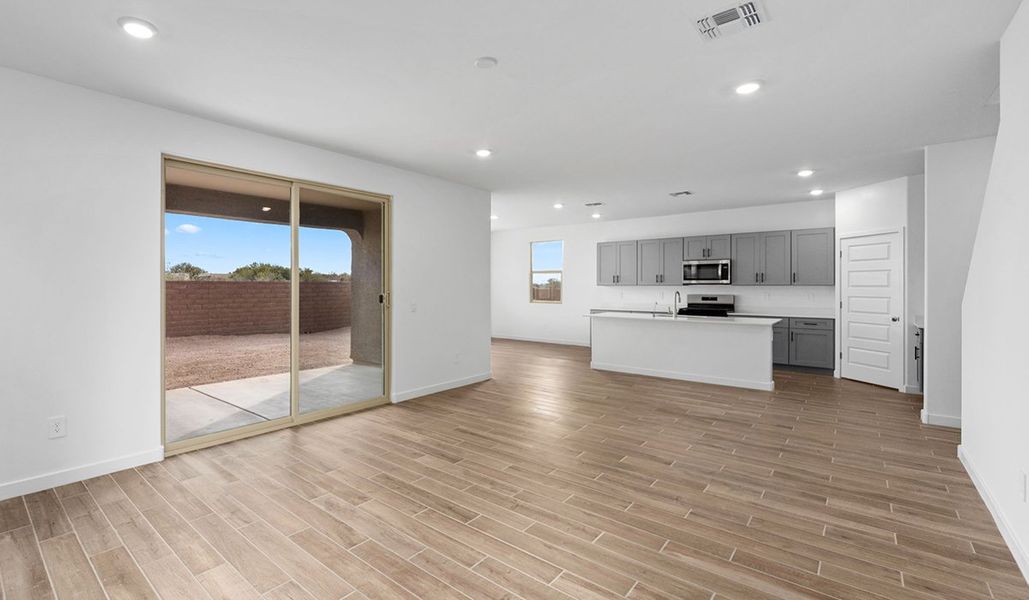 Spacious, unfurnished interior of a new home in The Oasis at Rocking K, Vail (Image 23).