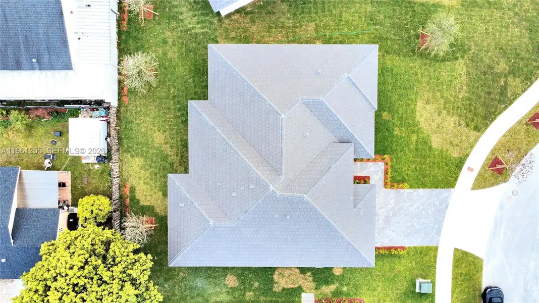 Exterior details and patio area of a home in , Cutler Bay (Image 3).