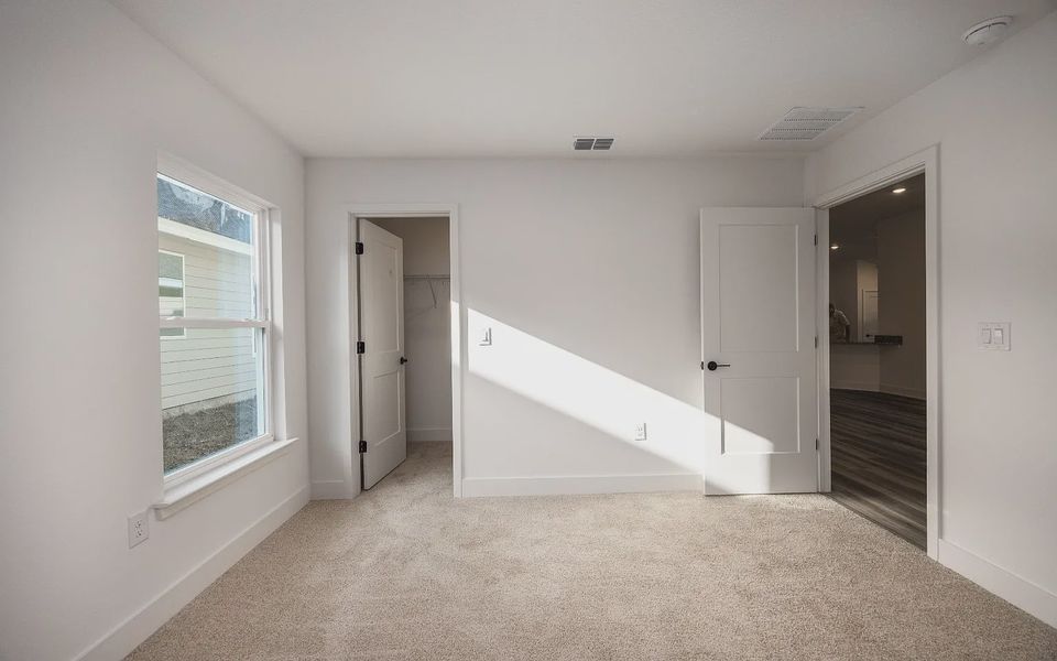Spacious, unfurnished interior of a new home in Kirkland Farms, Alachua (Image 20).