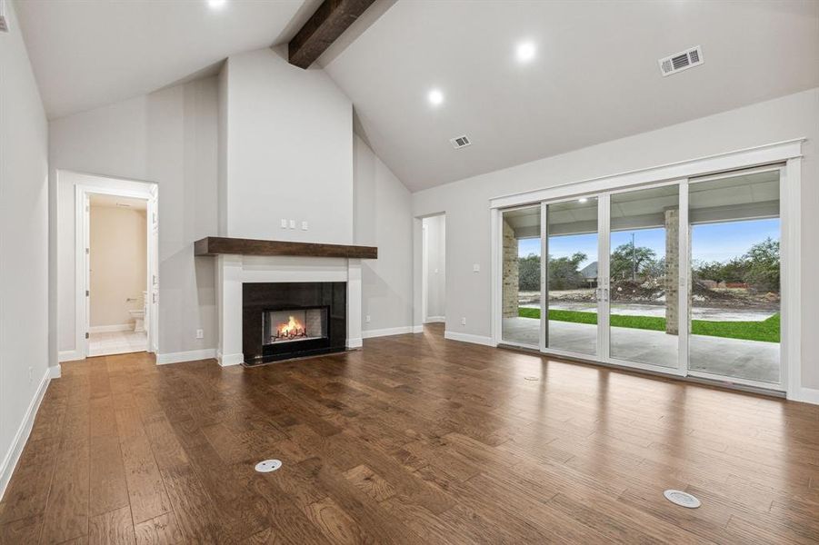 Spacious, unfurnished interior of a new home in , Granbury (Image 18). Spacious, unfurnished interior of a new home in , Granbury (Image 18).