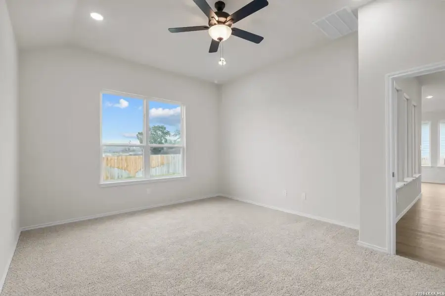 Spacious, unfurnished interior of a new home in Comanche Ridge, San Antonio (Image 20). Spacious, unfurnished interior of a new home in Comanche Ridge, San Antonio (Image 20).
