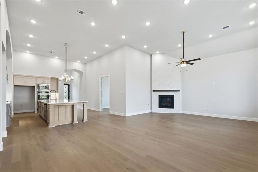 Spacious, unfurnished interior of a new home in Saddle Star Estates, Rockwall (Image 15).