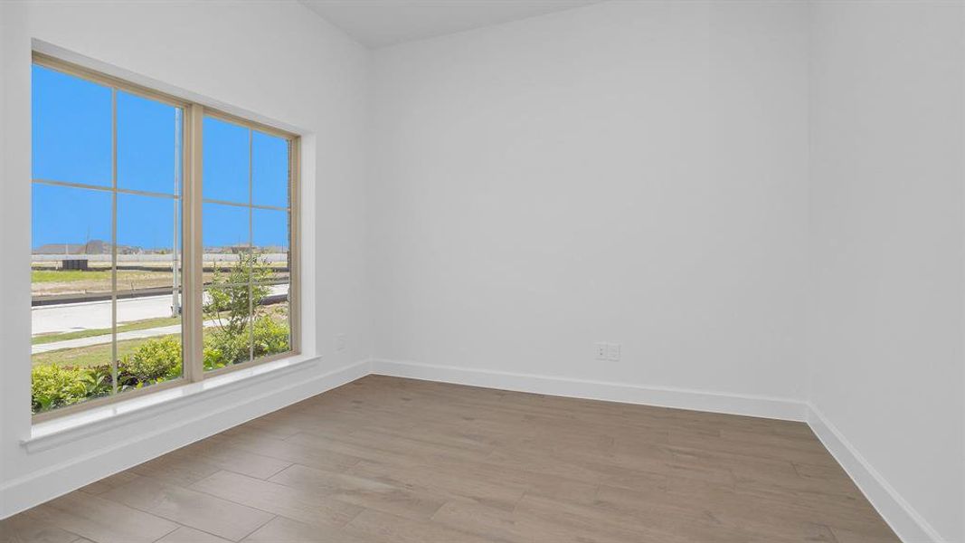 Spacious, unfurnished interior of a new home in Valencia 70', Manvel (Image 10).