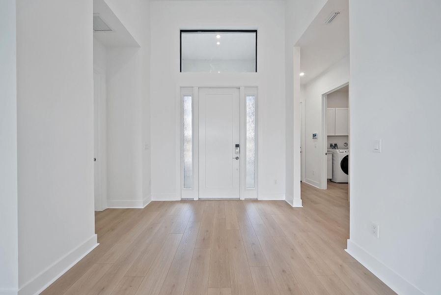 Spacious, unfurnished interior of a new home in , Palm Beach Gardens (Image 46).