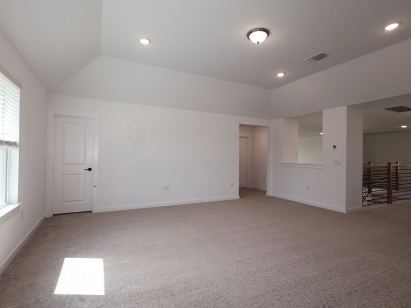 Spacious, unfurnished interior of a new home in Barksdale, Leander (Image 7).