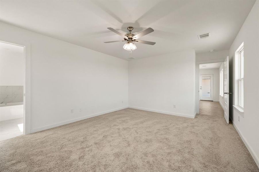Spacious, unfurnished interior of a new home in Gatlin Ranch, Springtown (Image 29).
