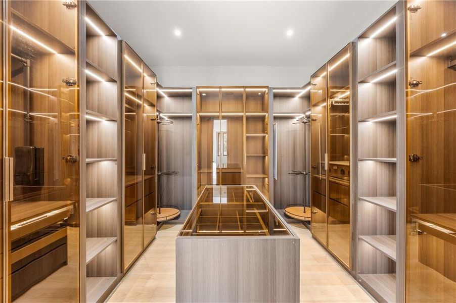 Spacious, unfurnished interior of a new home in , Marietta (Image 18).