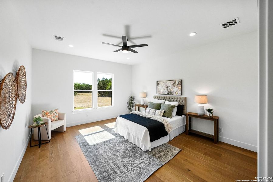 Furnished interior view inside a new home in , Bandera (Image 30).