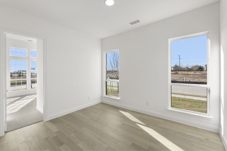 Spacious, unfurnished interior of a new home in Nelson Lake Estates, Rockwall (Image 19).