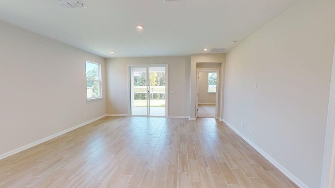 Spacious, unfurnished interior of a new home in Sandridge Hills, Green Cove Springs (Image 10).