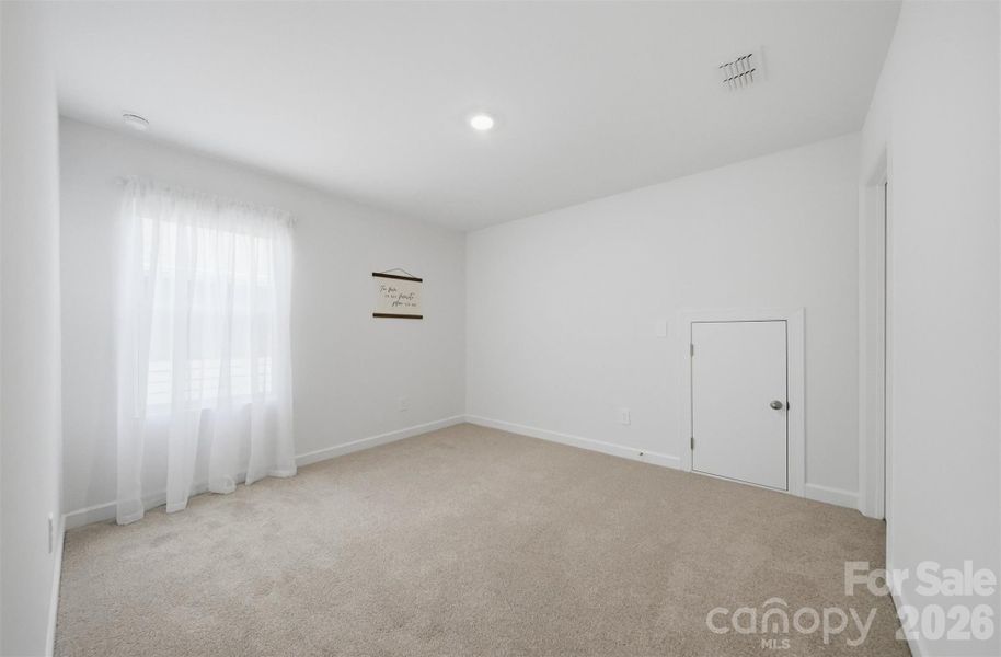 Spacious, unfurnished interior of a new home in , Newton (Image 25).