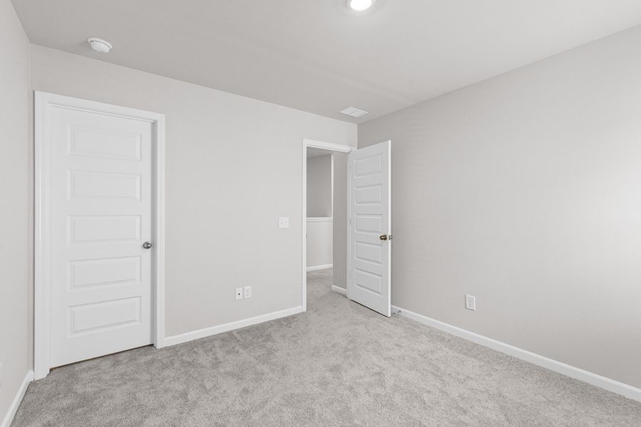 Spacious, unfurnished interior of a new home in Sweetgrass at Summers Corner, Summerville (Image 40).