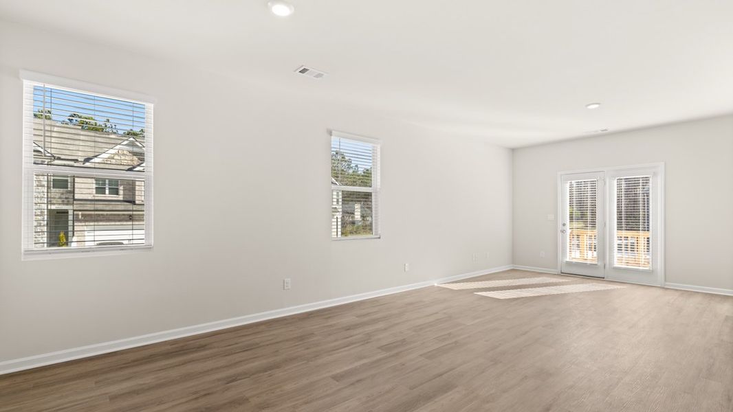 Representative unfurnished interior of a home built from the Robie by D.R. Horton in Pointe Park, Union City (Image 12).