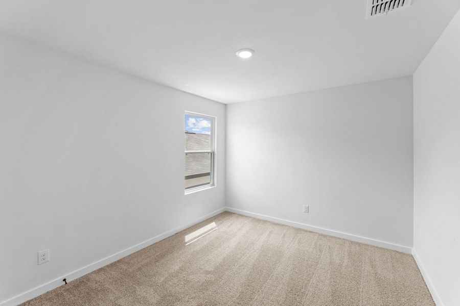 Spacious, unfurnished interior of a new home in Veranda Designer, San Antonio (Image 33).