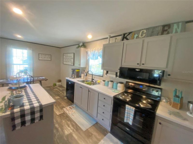 Furnished interior view inside a new home in , Palatka (Image 9).