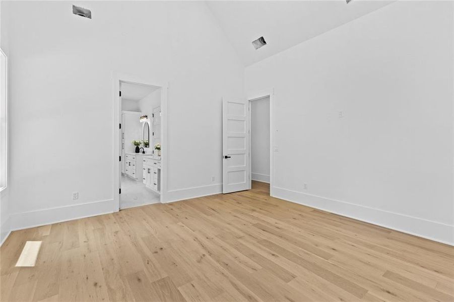 Spacious, unfurnished interior of a new home in , Monroe (Image 54).