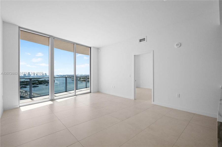Spacious, unfurnished interior of a new home in , Miami (Image 25).