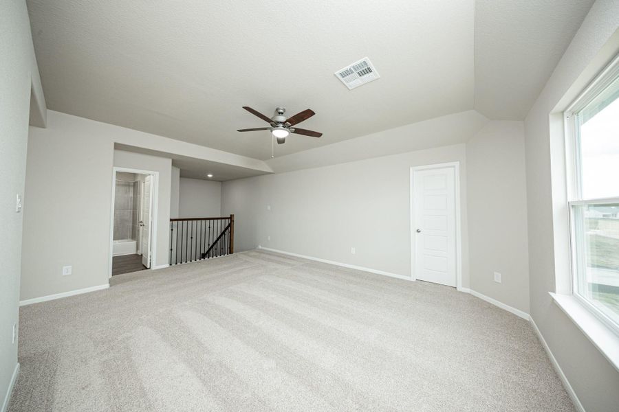 Spacious, unfurnished interior of a new home in River Ranch, Dayton (Image 24).