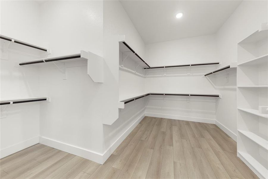 21. 981 Georgetown - Closet