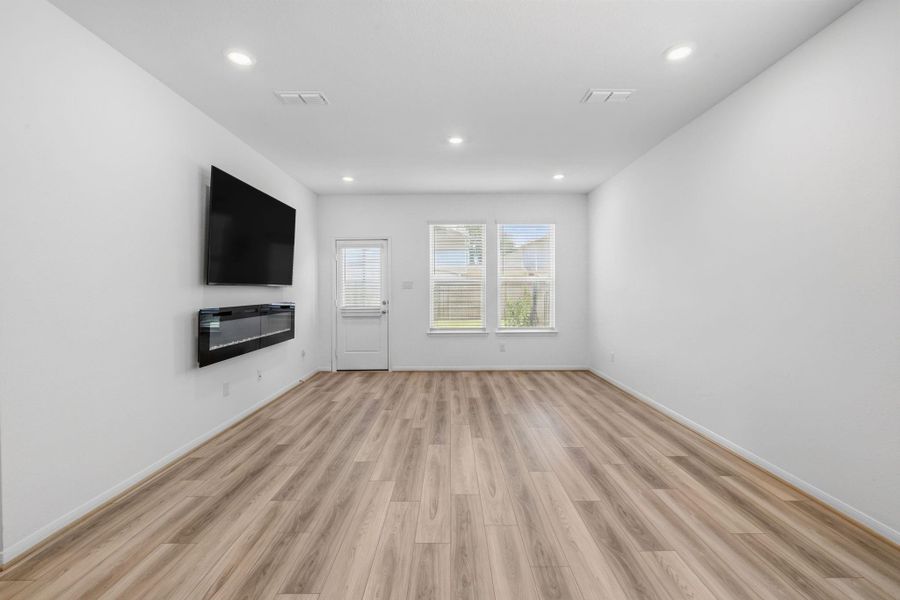 Spacious, unfurnished interior of a new home in Arcadia 40s, Missouri City (Image 22). Spacious, unfurnished interior of a new home in Arcadia 40s, Missouri City (Image 22).