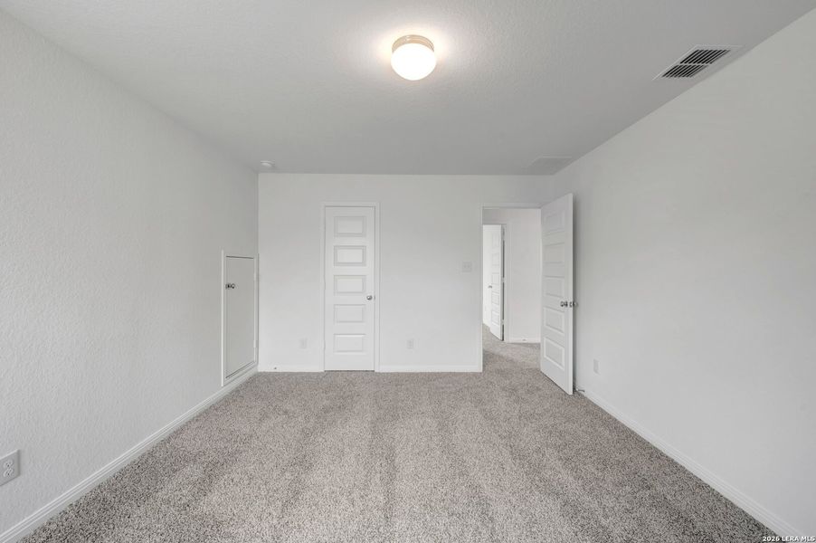 Spacious, unfurnished interior of a new home in Mesquite Ridge, San Antonio (Image 27).