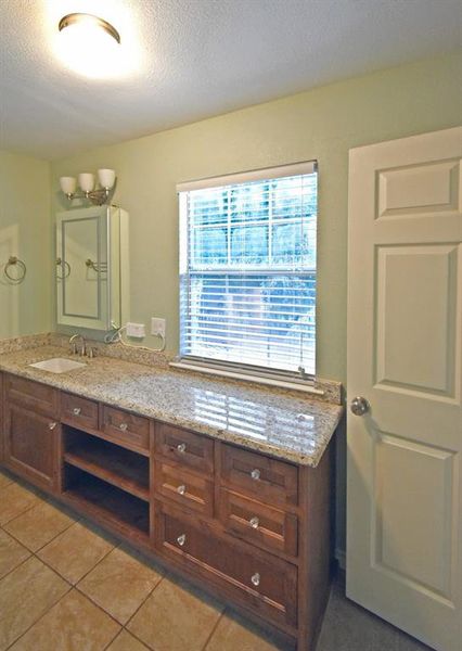 Furnished interior view inside a new home in , Yantis (Image 5).