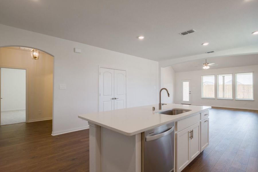 Furnished interior view inside a new home in Saratoga, Aubrey (Image 9).