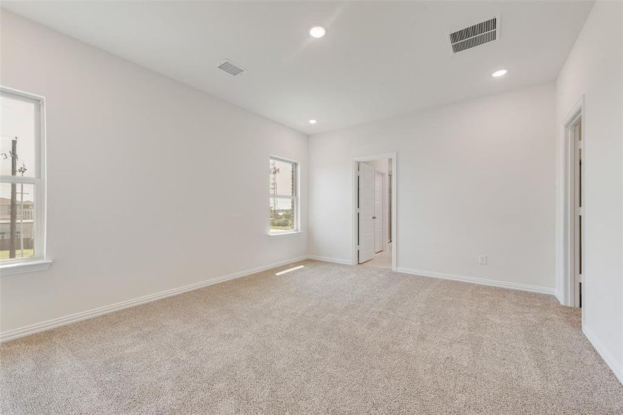 Spacious, unfurnished interior of a new home in Walden Pond, Forney (Image 25).