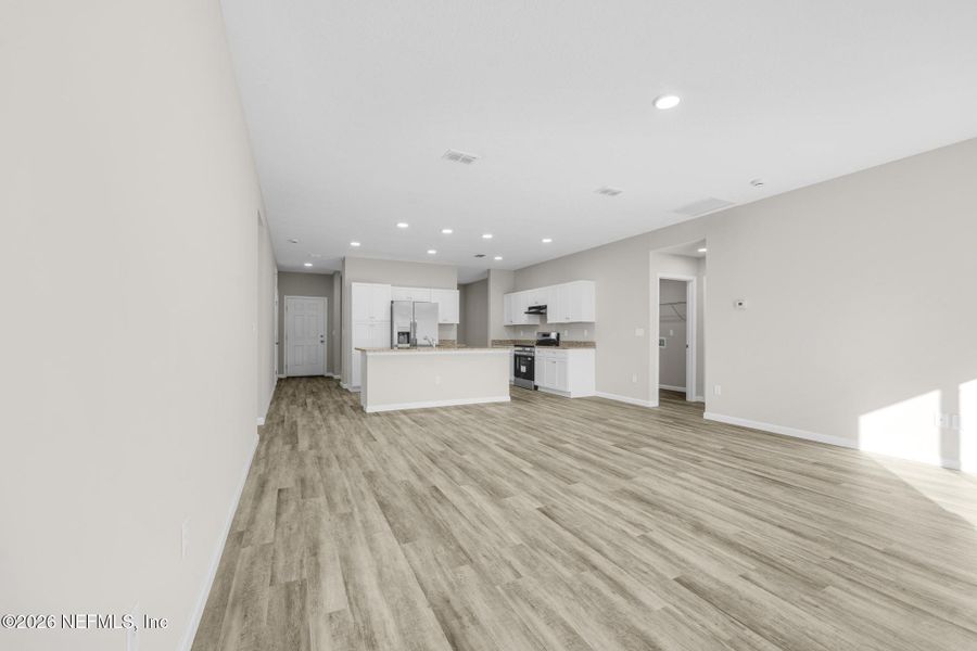 Spacious, unfurnished interior of a new home in , Jacksonville (Image 33).