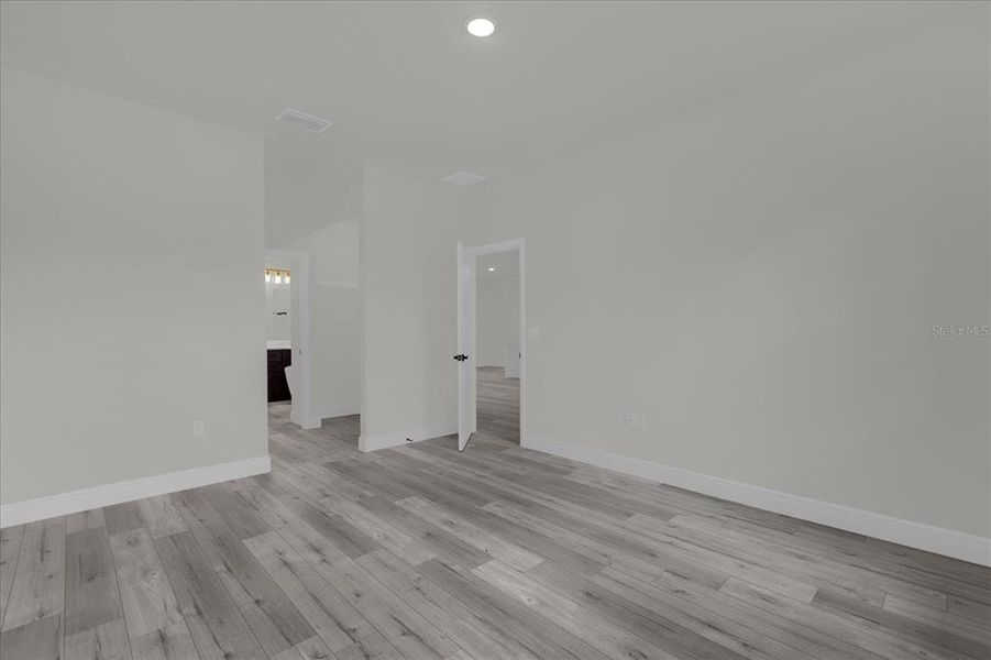 Spacious, unfurnished interior of a new home in , Citrus Springs (Image 39).
