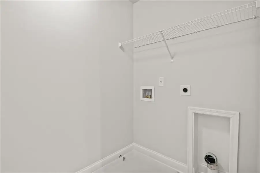 Spacious, unfurnished interior of a new home in Hawthorne Ridge, McDonough (Image 13).