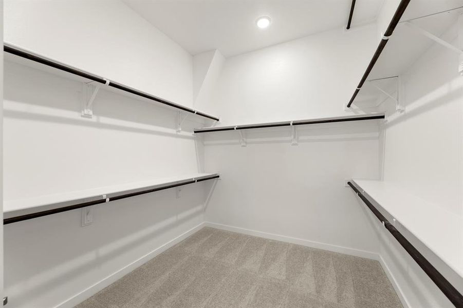18. 7200 Bergamot - Closet