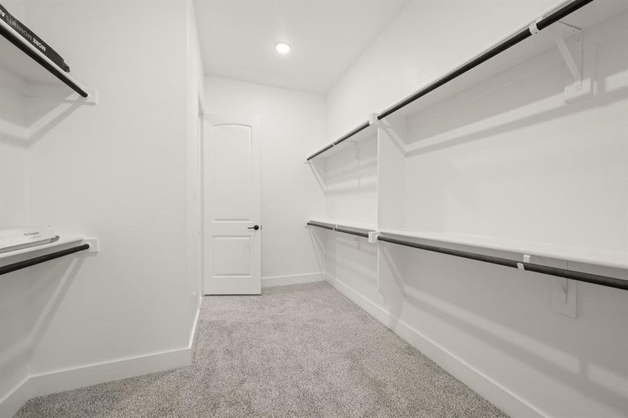 Spacious, unfurnished interior of a new home in Windmill Creeks, Weatherford (Image 19).